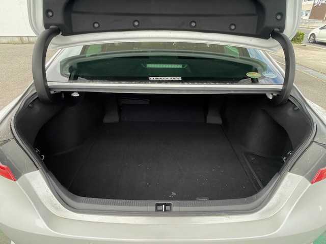 トヨタ カムリ WSレザーパッケージ 福岡県 2019(平31)年 5.4万km プラチナホワイトパールマイカ 禁煙車/ワンオーナー/純正メモリナビ/フルセグTV/CD/DVD/SD/USB/Bluetooth/AUX/バックカメラ/レザーシート【黒】/前席パワーシート/前席シートヒーター/純正18インチアルミホイール/トヨタセーフティセンス/プリクラッシュセーフティ/レーダークルーズコントロール/レーンディパーチャーアラート/オートマチックハイビーム/インテリジェントクリアランスソナー/ブラインドスポッドモニター/リアクロストラフィックオートブレーキ/ヘッドアップディスプレイ/パドルシフト/LEDオートライト/ドラレコ/ビルトインETC/電子パーキングブレーキ/ブレーキホールド/革巻きステアリング/ステアリングスイッチ/純正フロアマット/純正ドアバイザー/スペアキー1本/取扱説明書//保証書