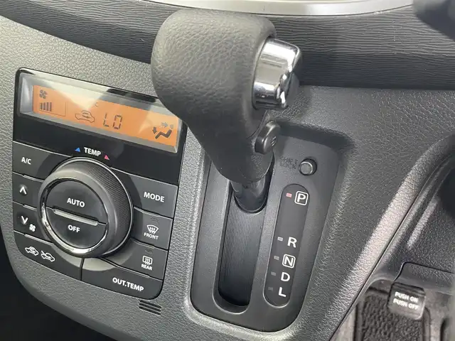 スズキ ワゴンＲ スティングレー X 富山県 2014(平26)年 4.5万km ミステリアスバイオレットパール 4WD/社外ナビ(AM/FM/CD/AUX/iPod)/ワンセグTV/アイドリングストップ/純正フロアマット/革巻きステアリング/スマートキー/プッシュスタート/ベンチシート/パワーステアリング/パワーウィンドウ/ハロゲンヘッドライト/オートライト/フォグランプ/電動格納ミラー/ドアバイザー/バニティミラー