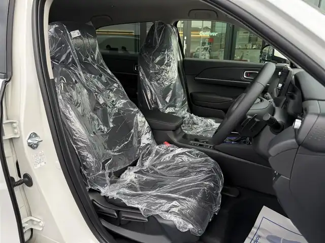 ホンダ ヴェゼル ハイブリッド e:HEV Z 栃木県 2025(令7)年 0.1万km未満 プラチナホワイトパール 令和7年6月20日登録ワンオーナー車/メーカー9インチディスプレイ/AppleCarPlay/AndoridAuto/バックカメラ/Bluetooth/フルセグTV/ステアリングリモコン/置くだけ充電/ホンダセンシング /ブラインドスポットインフォメーション/レーダークルーズコントロール/レーンキープアシストシステム/アダプティブドライビングビーム/クリアランスソナー /ハンズフリーパワーバックドア/ビルトインETC2.0/ステアリングヒーター/前席シートヒーター/ハーフレザーシート/MOPリア用USBチャージャー×2/LEDヘッドライト&フォグランプ/純正18インチAW/スマートキー×2