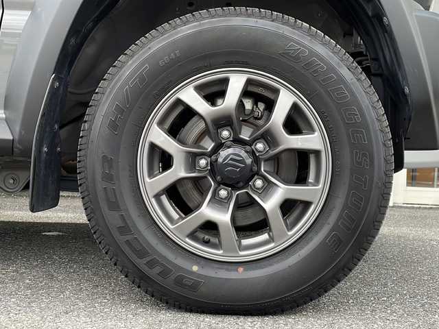 スズキ ジムニー シエラ JC 岐阜県 2021(令3)年 1.8万km ミディアムグレー 禁煙車/純正8型ナビ(AM/FM/CD/DVD/BT/フルセグTV)/衝突被害軽減ブレーキ/クルーズコントロール/5MT/4WD/前後ドラレコ/ビルトインETC/ステアリングリモコン/オートライト/LEDヘッドライト/フォグランプ/LDA/シートヒーター/スマートキー/Pスタート/純正AW/純正フロアマット