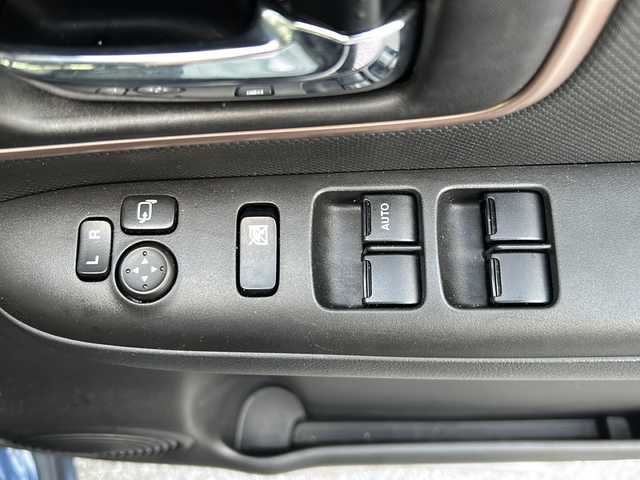 スズキ ワゴンＲ スマイル HYBRID X 沖縄県 2023(令5)年 2.9万km インディゴブルーメタリック 純正８インチナビ/（ＡＭ／ＦＭ／ＣＤ／ＤＶＤ／ＢＴ）　/フルセグＴＶ　/全方位モニター　/衝突軽減　/両側パワースライドドア　/前後ドラレコ　/ＥＴＣ　/オートライト　/スマートキー　/ＬＥＤヘッドライト　/純正フロアマット/プッシュスタート