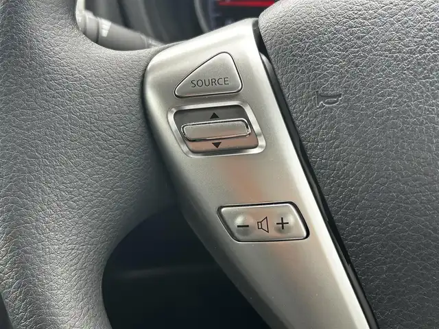 日産 ノート XVセレ +セーフ 福島県 2015(平27)年 0.5万km ブリリアントホワイトパール ワンオーナー/純正SDナビ【MC314D-W】/(DVD/フルセグTV/Bluetooth/USB)/アラウンドビューモニター/エマージェンシーブレーキ/車線逸脱警報/スマートキー/ETC/前後ドライブレコーダー/横滑り防止機能/ドアバイザー/純正フロアマット/保証書/取扱説明書/スペアキー