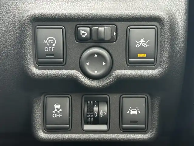 日産 ノート XVセレ +セーフ 福島県 2015(平27)年 0.5万km ブリリアントホワイトパール ワンオーナー/純正SDナビ【MC314D-W】/(DVD/フルセグTV/Bluetooth/USB)/アラウンドビューモニター/エマージェンシーブレーキ/車線逸脱警報/スマートキー/ETC/前後ドライブレコーダー/横滑り防止機能/ドアバイザー/純正フロアマット/保証書/取扱説明書/スペアキー
