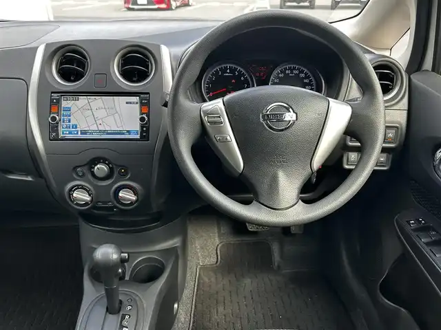 日産 ノート XVセレ +セーフ 福島県 2015(平27)年 0.5万km ブリリアントホワイトパール ワンオーナー/純正SDナビ【MC314D-W】/(DVD/フルセグTV/Bluetooth/USB)/アラウンドビューモニター/エマージェンシーブレーキ/車線逸脱警報/スマートキー/ETC/前後ドライブレコーダー/横滑り防止機能/ドアバイザー/純正フロアマット/保証書/取扱説明書/スペアキー