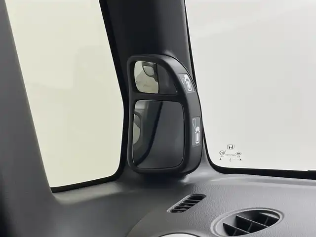 ホンダ Ｎ ＢＯＸ 2トーン G Lパッケージ 兵庫県 2016(平28)年 5.7万km プレミアムアイボリーパール2トーン ナビ Bluetooth バックカメラ 前後ドライブレコーダー 片側パワースライド オートライト スペアキー チップアップシート スマートキー アイドリングストップ ビルトインETC ベンチシート