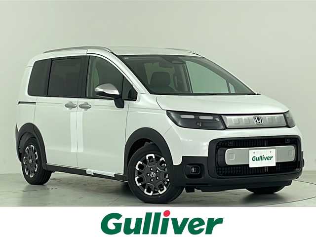 ホンダ フリード ハイブリット e:HEV クロスター 大阪府 2025(令7)年 0.1千km プラチナホワイトパール ホンダセンシング/　・衝突軽減ブレーキ/　・先行車発進お知らせ機能/　・アダプティブクルーズコントロール/　・車線維持支援システム/　・トラフィックジャムアシスト/　・ブラインドスポットフォーメーション/　・誤発進抑制機能/　・後方お発進抑制機能/　・パーキングセンサーシステム/純正メモリナビ/　　BT/AppleCarPlay/AndroidAuto/フルセグTV/バックカメラ/両側パワースライドドア/LEDオートライト/フォグランプ/合皮ハーフレザーシート/シートヒーター/純正15インチアルミホイール/ルーフレール/スマートキー