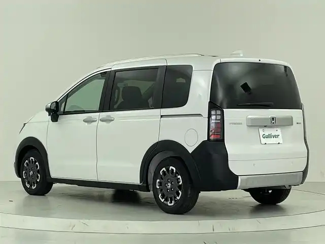 ホンダ フリード ハイブリット e:HEV クロスター 大阪府 2025(令7)年 0.1千km プラチナホワイトパール ホンダセンシング/　・衝突軽減ブレーキ/　・先行車発進お知らせ機能/　・アダプティブクルーズコントロール/　・車線維持支援システム/　・トラフィックジャムアシスト/　・ブラインドスポットフォーメーション/　・誤発進抑制機能/　・後方お発進抑制機能/　・パーキングセンサーシステム/純正メモリナビ/　　BT/AppleCarPlay/AndroidAuto/フルセグTV/バックカメラ/両側パワースライドドア/LEDオートライト/フォグランプ/合皮ハーフレザーシート/シートヒーター/純正15インチアルミホイール/ルーフレール/スマートキー