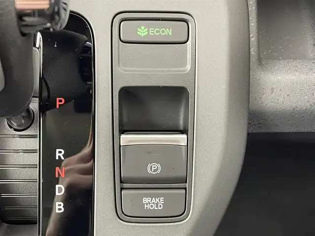 ホンダ フリード ハイブリット e:HEV クロスター 大阪府 2025(令7)年 0.1千km プラチナホワイトパール ホンダセンシング/　・衝突軽減ブレーキ/　・先行車発進お知らせ機能/　・アダプティブクルーズコントロール/　・車線維持支援システム/　・トラフィックジャムアシスト/　・ブラインドスポットフォーメーション/　・誤発進抑制機能/　・後方お発進抑制機能/　・パーキングセンサーシステム/純正メモリナビ/　　BT/AppleCarPlay/AndroidAuto/フルセグTV/バックカメラ/両側パワースライドドア/LEDオートライト/フォグランプ/合皮ハーフレザーシート/シートヒーター/純正15インチアルミホイール/ルーフレール/スマートキー