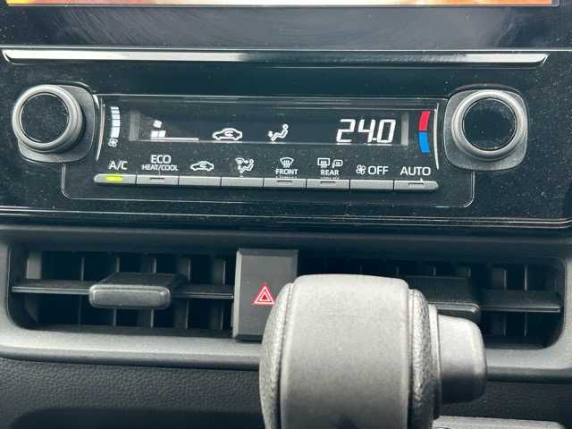 トヨタ シエンタ ハイブリッド G 千葉県 2023(令5)年 1.6万km ホワイトパールクリスタルシャイン ワンオーナー/純正10.5インチディスプレイナビ/フルセグTV/AppleCarPlay/AndroidAuto/Bluetooth/パノラミックビューモニター/バックカメラ/トヨタセーフティセンス/プリクラッシュセーフティ/レーダークルーズコントロール/レーンディパーチャアラート/ブラインドスポットモニター/プロアクティブドライビングアシスト/パーキングサポートブレーキ/ロードサインアシスト/コーナーセンサー/オートハイビーム/両側パワースライドドア/AC100V充電/純正ビルトインETC2.0/ナビ連動型ドライブレコーダー/プッシュスタート/スマートキー/LEDヘッドライト/スペアキー有り/保証書/取扱説明書
