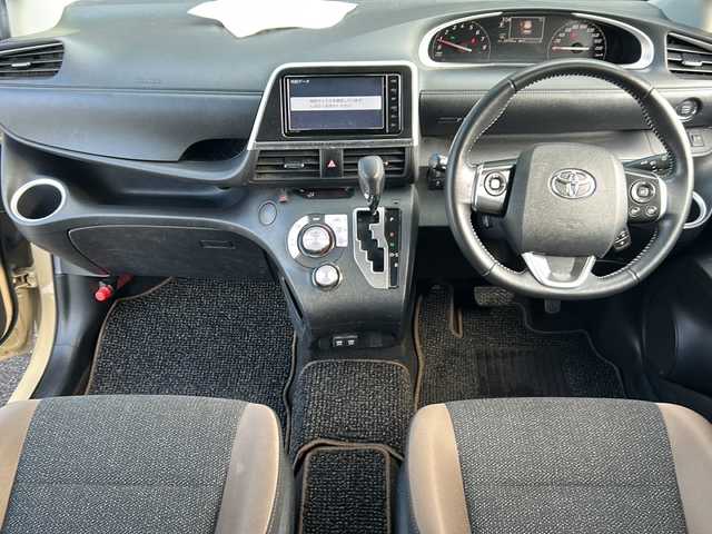 トヨタ シエンタ G グランパー 広島県 2021(令3)年 2.4万km ベージュ 禁煙車/トヨタセーフティセンス/・プリクラッシュセーフティ/・レーンキープアシスト/・オートマチックハイビーム/・先行車発進お知らせ/クリアランスソナー/純正ナビ（NSZT-W68T）/純正フリップダウンモニター（V12T-R68C）/バックカメラ/革巻きステアリング/ステアリングスイッチ/スマートキー/プッシュスタート/スペアキー/LEDヘッドライト/純正ドアバイザー/純正ドライブレコーダー（DRT-H68A）/ETC/Wエアバック