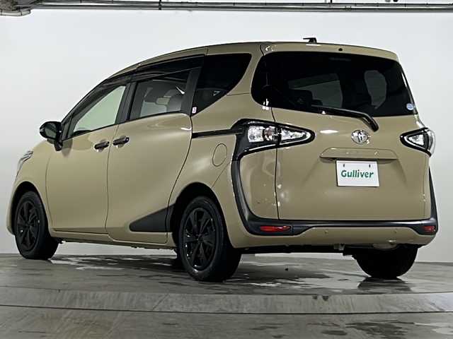 トヨタ シエンタ G グランパー 広島県 2021(令3)年 2.4万km ベージュ 禁煙車/トヨタセーフティセンス/・プリクラッシュセーフティ/・レーンキープアシスト/・オートマチックハイビーム/・先行車発進お知らせ/クリアランスソナー/純正ナビ（NSZT-W68T）/純正フリップダウンモニター（V12T-R68C）/バックカメラ/革巻きステアリング/ステアリングスイッチ/スマートキー/プッシュスタート/スペアキー/LEDヘッドライト/純正ドアバイザー/純正ドライブレコーダー（DRT-H68A）/ETC/Wエアバック