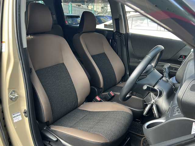 トヨタ シエンタ G グランパー 広島県 2021(令3)年 2.4万km ベージュ 禁煙車/トヨタセーフティセンス/・プリクラッシュセーフティ/・レーンキープアシスト/・オートマチックハイビーム/・先行車発進お知らせ/クリアランスソナー/純正ナビ（NSZT-W68T）/純正フリップダウンモニター（V12T-R68C）/バックカメラ/革巻きステアリング/ステアリングスイッチ/スマートキー/プッシュスタート/スペアキー/LEDヘッドライト/純正ドアバイザー/純正ドライブレコーダー（DRT-H68A）/ETC/Wエアバック