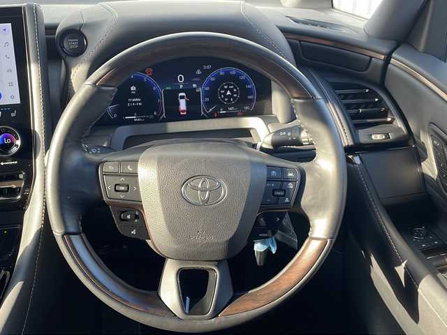 トヨタ アルファード Z 三重県 2024(令6)年 1万km プラチナホワイトパールマイカ 純正14型ナビ/全周囲カメラ/ガラスルーフ/BSM/ワイヤレス充電器/ハーフレザーシート/デジタルインナーミラー/ビルトインETC2.0/両側パワースライドドア/前後コーナーセンサー/パワーバックドア/ステアリングヒーター/革巻きステアリング/ステアリングスイッチ/パワーシート/シートヒーター/エアーシート/タイプC給電ポート/レーダークルーズコントロール/衝突軽減ブレーキ/純正フロアマット/LEDヘッドライト/オートハイビーム/オートライト/スペアキー/電動格納ミラー/禁煙車