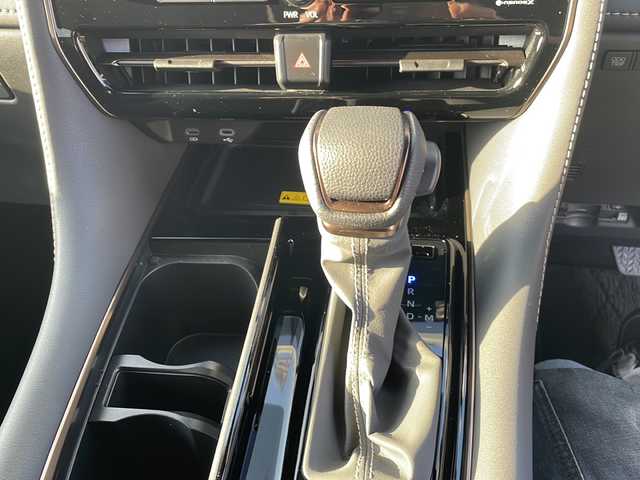 トヨタ アルファード Z 三重県 2024(令6)年 1万km プラチナホワイトパールマイカ 純正14型ナビ/全周囲カメラ/ガラスルーフ/BSM/ワイヤレス充電器/ハーフレザーシート/デジタルインナーミラー/ビルトインETC2.0/両側パワースライドドア/前後コーナーセンサー/パワーバックドア/ステアリングヒーター/革巻きステアリング/ステアリングスイッチ/パワーシート/シートヒーター/エアーシート/タイプC給電ポート/レーダークルーズコントロール/衝突軽減ブレーキ/純正フロアマット/LEDヘッドライト/オートハイビーム/オートライト/スペアキー/電動格納ミラー/禁煙車