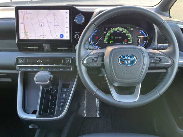 トヨタ ノア ハイブリッド S－Z 大阪府 2022(令4)年 3万km ホワイトパールクリスタルシャイン トヨタセーフティセンス/・アダプティクブクルーズコントロール/・プリクラッシュセーフティー/・レーントレーシングアシスト/・オートマチックハイビーム/・ロードサインアシスト/純正10.5インチナビ/・Bluetooth/フルセグTV/USB/ラジオ/　AppleCarPlay/HDMI/主要装備/・バックカメラ/・両側パワースライドドア/・ブレーキーホールド/・ハーフレザーシート/・シートヒーター/・ウォークスルー/・ステアリングリモコン/・LEDヘッドライト/・フォグランプ/・ETC2.0