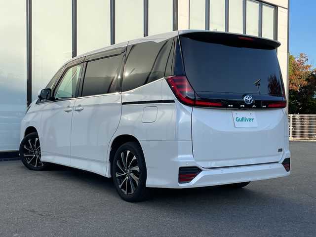 トヨタ ノア ハイブリッド S－Z 大阪府 2022(令4)年 3万km ホワイトパールクリスタルシャイン トヨタセーフティセンス/・アダプティクブクルーズコントロール/・プリクラッシュセーフティー/・レーントレーシングアシスト/・オートマチックハイビーム/・ロードサインアシスト/純正10.5インチナビ/・Bluetooth/フルセグTV/USB/ラジオ/　AppleCarPlay/HDMI/主要装備/・バックカメラ/・両側パワースライドドア/・ブレーキーホールド/・ハーフレザーシート/・シートヒーター/・ウォークスルー/・ステアリングリモコン/・LEDヘッドライト/・フォグランプ/・ETC2.0