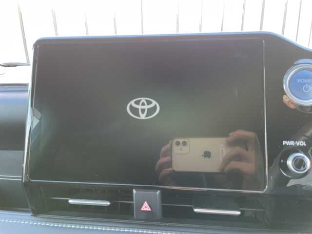 トヨタ ノア ハイブリッド S－Z 大阪府 2022(令4)年 3万km ホワイトパールクリスタルシャイン トヨタセーフティセンス/・アダプティクブクルーズコントロール/・プリクラッシュセーフティー/・レーントレーシングアシスト/・オートマチックハイビーム/・ロードサインアシスト/純正10.5インチナビ/・Bluetooth/フルセグTV/USB/ラジオ/　AppleCarPlay/HDMI/主要装備/・バックカメラ/・両側パワースライドドア/・ブレーキーホールド/・ハーフレザーシート/・シートヒーター/・ウォークスルー/・ステアリングリモコン/・LEDヘッドライト/・フォグランプ/・ETC2.0