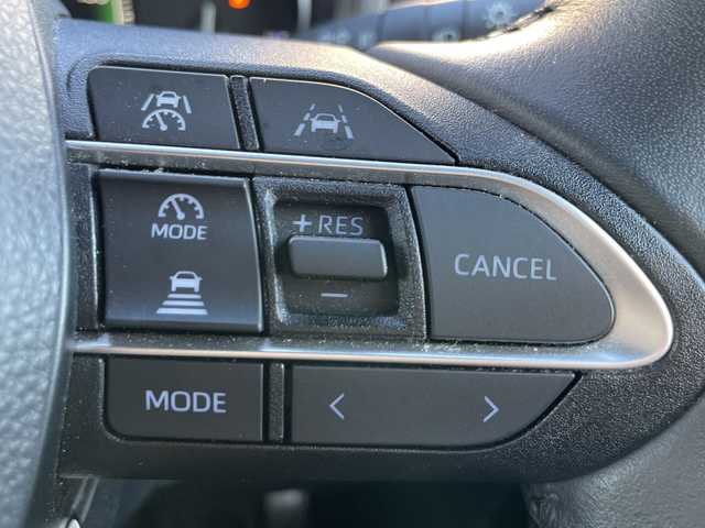 トヨタ ノア ハイブリッド S－Z 大阪府 2022(令4)年 3万km ホワイトパールクリスタルシャイン トヨタセーフティセンス/・アダプティクブクルーズコントロール/・プリクラッシュセーフティー/・レーントレーシングアシスト/・オートマチックハイビーム/・ロードサインアシスト/純正10.5インチナビ/・Bluetooth/フルセグTV/USB/ラジオ/　AppleCarPlay/HDMI/主要装備/・バックカメラ/・両側パワースライドドア/・ブレーキーホールド/・ハーフレザーシート/・シートヒーター/・ウォークスルー/・ステアリングリモコン/・LEDヘッドライト/・フォグランプ/・ETC2.0