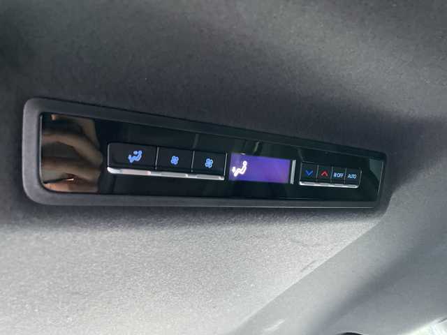 トヨタ ノア ハイブリッド S－Z 大阪府 2022(令4)年 3万km ホワイトパールクリスタルシャイン トヨタセーフティセンス/・アダプティクブクルーズコントロール/・プリクラッシュセーフティー/・レーントレーシングアシスト/・オートマチックハイビーム/・ロードサインアシスト/純正10.5インチナビ/・Bluetooth/フルセグTV/USB/ラジオ/　AppleCarPlay/HDMI/主要装備/・バックカメラ/・両側パワースライドドア/・ブレーキーホールド/・ハーフレザーシート/・シートヒーター/・ウォークスルー/・ステアリングリモコン/・LEDヘッドライト/・フォグランプ/・ETC2.0