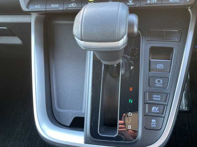 トヨタ ノア ハイブリッド S－Z 大阪府 2022(令4)年 3万km ホワイトパールクリスタルシャイン トヨタセーフティセンス/・アダプティクブクルーズコントロール/・プリクラッシュセーフティー/・レーントレーシングアシスト/・オートマチックハイビーム/・ロードサインアシスト/純正10.5インチナビ/・Bluetooth/フルセグTV/USB/ラジオ/　AppleCarPlay/HDMI/主要装備/・バックカメラ/・両側パワースライドドア/・ブレーキーホールド/・ハーフレザーシート/・シートヒーター/・ウォークスルー/・ステアリングリモコン/・LEDヘッドライト/・フォグランプ/・ETC2.0