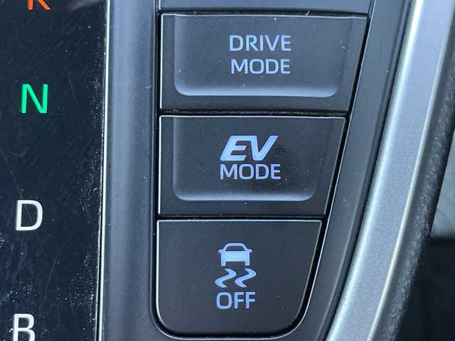 トヨタ ノア ハイブリッド S－Z 大阪府 2022(令4)年 3万km ホワイトパールクリスタルシャイン トヨタセーフティセンス/・アダプティクブクルーズコントロール/・プリクラッシュセーフティー/・レーントレーシングアシスト/・オートマチックハイビーム/・ロードサインアシスト/純正10.5インチナビ/・Bluetooth/フルセグTV/USB/ラジオ/　AppleCarPlay/HDMI/主要装備/・バックカメラ/・両側パワースライドドア/・ブレーキーホールド/・ハーフレザーシート/・シートヒーター/・ウォークスルー/・ステアリングリモコン/・LEDヘッドライト/・フォグランプ/・ETC2.0