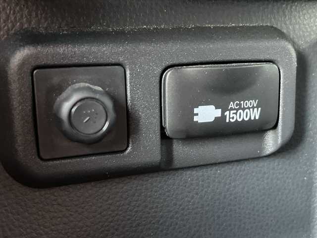 トヨタ ノア ハイブリッド S－Z 大阪府 2022(令4)年 3万km ホワイトパールクリスタルシャイン トヨタセーフティセンス/・アダプティクブクルーズコントロール/・プリクラッシュセーフティー/・レーントレーシングアシスト/・オートマチックハイビーム/・ロードサインアシスト/純正10.5インチナビ/・Bluetooth/フルセグTV/USB/ラジオ/　AppleCarPlay/HDMI/主要装備/・バックカメラ/・両側パワースライドドア/・ブレーキーホールド/・ハーフレザーシート/・シートヒーター/・ウォークスルー/・ステアリングリモコン/・LEDヘッドライト/・フォグランプ/・ETC2.0