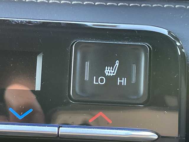 トヨタ ノア ハイブリッド S－Z 大阪府 2022(令4)年 3万km ホワイトパールクリスタルシャイン トヨタセーフティセンス/・アダプティクブクルーズコントロール/・プリクラッシュセーフティー/・レーントレーシングアシスト/・オートマチックハイビーム/・ロードサインアシスト/純正10.5インチナビ/・Bluetooth/フルセグTV/USB/ラジオ/　AppleCarPlay/HDMI/主要装備/・バックカメラ/・両側パワースライドドア/・ブレーキーホールド/・ハーフレザーシート/・シートヒーター/・ウォークスルー/・ステアリングリモコン/・LEDヘッドライト/・フォグランプ/・ETC2.0