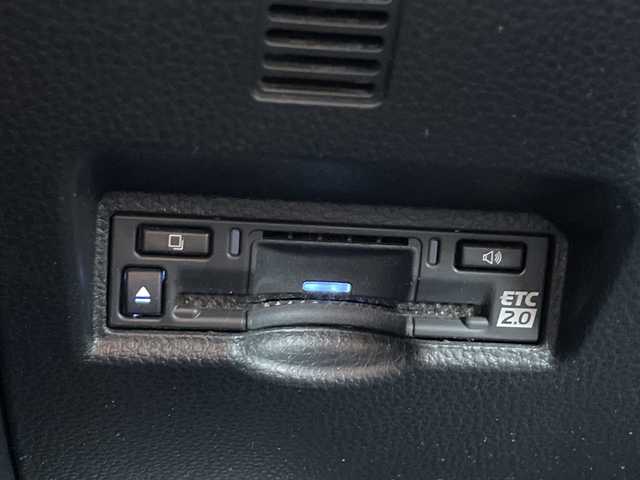 トヨタ ノア ハイブリッド S－Z 大阪府 2022(令4)年 3万km ホワイトパールクリスタルシャイン トヨタセーフティセンス/・アダプティクブクルーズコントロール/・プリクラッシュセーフティー/・レーントレーシングアシスト/・オートマチックハイビーム/・ロードサインアシスト/純正10.5インチナビ/・Bluetooth/フルセグTV/USB/ラジオ/　AppleCarPlay/HDMI/主要装備/・バックカメラ/・両側パワースライドドア/・ブレーキーホールド/・ハーフレザーシート/・シートヒーター/・ウォークスルー/・ステアリングリモコン/・LEDヘッドライト/・フォグランプ/・ETC2.0