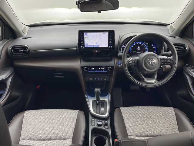 トヨタ ヤリスクロス ハイブリッド Z 秋田県 2021(令3)年 5.4万km ホワイトパールクリスタルシャイン 4WD/純正ディスプレイオーディオ/（AM/FM/Bluetooth）/バックカメラ/ハーフレザーシート/衝突軽減装置/レーンキープアシスト/横滑り防止装置/コーナーセンサー/クルーズコントロール/オートブレーキホールド/アイドリングストップ/ETC/社外ドライブレコーダー/ステアリングリモコン/前席シートヒーター/前席エアシート/電動パーキングブレーキ/LEDヘッドライト/オートライト/オートハイビーム/プッシュスタート/スマートキー/純正アルミホイール/純正フロアマット/電動格納ミラー/サイドバイザー