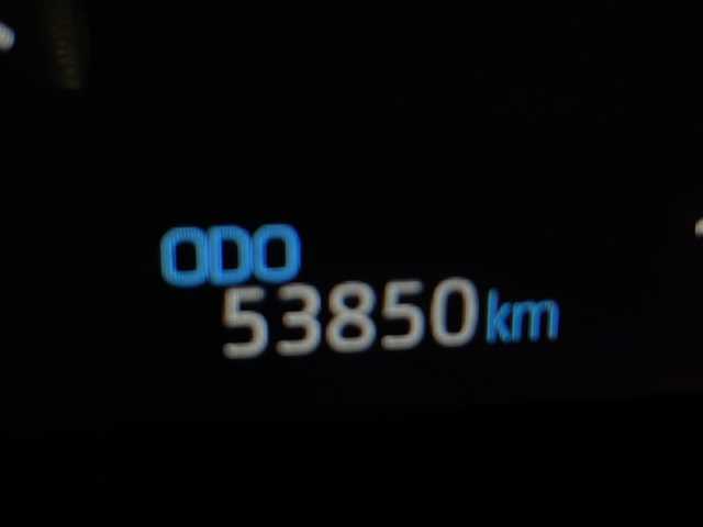 トヨタ ヤリスクロス ハイブリッド Z 秋田県 2021(令3)年 5.4万km ホワイトパールクリスタルシャイン 4WD/純正ディスプレイオーディオ/（AM/FM/Bluetooth）/バックカメラ/ハーフレザーシート/衝突軽減装置/レーンキープアシスト/横滑り防止装置/コーナーセンサー/クルーズコントロール/オートブレーキホールド/アイドリングストップ/ETC/社外ドライブレコーダー/ステアリングリモコン/前席シートヒーター/前席エアシート/電動パーキングブレーキ/LEDヘッドライト/オートライト/オートハイビーム/プッシュスタート/スマートキー/純正アルミホイール/純正フロアマット/電動格納ミラー/サイドバイザー