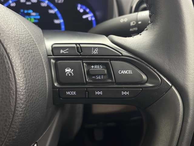 トヨタ ヤリスクロス ハイブリッド Z 秋田県 2021(令3)年 5.4万km ホワイトパールクリスタルシャイン 4WD/純正ディスプレイオーディオ/（AM/FM/Bluetooth）/バックカメラ/ハーフレザーシート/衝突軽減装置/レーンキープアシスト/横滑り防止装置/コーナーセンサー/クルーズコントロール/オートブレーキホールド/アイドリングストップ/ETC/社外ドライブレコーダー/ステアリングリモコン/前席シートヒーター/前席エアシート/電動パーキングブレーキ/LEDヘッドライト/オートライト/オートハイビーム/プッシュスタート/スマートキー/純正アルミホイール/純正フロアマット/電動格納ミラー/サイドバイザー