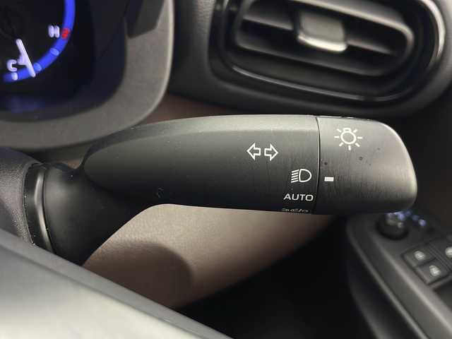 トヨタ ヤリスクロス ハイブリッド Z 秋田県 2021(令3)年 5.4万km ホワイトパールクリスタルシャイン 4WD/純正ディスプレイオーディオ/（AM/FM/Bluetooth）/バックカメラ/ハーフレザーシート/衝突軽減装置/レーンキープアシスト/横滑り防止装置/コーナーセンサー/クルーズコントロール/オートブレーキホールド/アイドリングストップ/ETC/社外ドライブレコーダー/ステアリングリモコン/前席シートヒーター/前席エアシート/電動パーキングブレーキ/LEDヘッドライト/オートライト/オートハイビーム/プッシュスタート/スマートキー/純正アルミホイール/純正フロアマット/電動格納ミラー/サイドバイザー