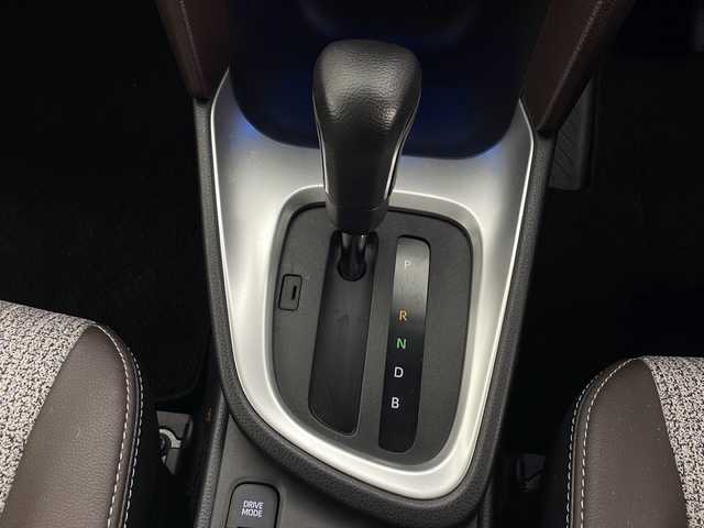 トヨタ ヤリスクロス ハイブリッド Z 秋田県 2021(令3)年 5.4万km ホワイトパールクリスタルシャイン 4WD/純正ディスプレイオーディオ/（AM/FM/Bluetooth）/バックカメラ/ハーフレザーシート/衝突軽減装置/レーンキープアシスト/横滑り防止装置/コーナーセンサー/クルーズコントロール/オートブレーキホールド/アイドリングストップ/ETC/社外ドライブレコーダー/ステアリングリモコン/前席シートヒーター/前席エアシート/電動パーキングブレーキ/LEDヘッドライト/オートライト/オートハイビーム/プッシュスタート/スマートキー/純正アルミホイール/純正フロアマット/電動格納ミラー/サイドバイザー