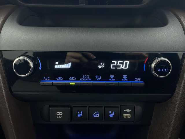 トヨタ ヤリスクロス ハイブリッド Z 秋田県 2021(令3)年 5.4万km ホワイトパールクリスタルシャイン 4WD/純正ディスプレイオーディオ/（AM/FM/Bluetooth）/バックカメラ/ハーフレザーシート/衝突軽減装置/レーンキープアシスト/横滑り防止装置/コーナーセンサー/クルーズコントロール/オートブレーキホールド/アイドリングストップ/ETC/社外ドライブレコーダー/ステアリングリモコン/前席シートヒーター/前席エアシート/電動パーキングブレーキ/LEDヘッドライト/オートライト/オートハイビーム/プッシュスタート/スマートキー/純正アルミホイール/純正フロアマット/電動格納ミラー/サイドバイザー