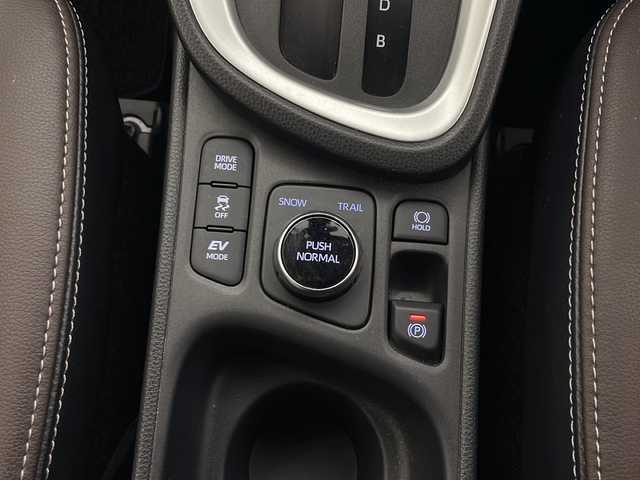 トヨタ ヤリスクロス ハイブリッド Z 秋田県 2021(令3)年 5.4万km ホワイトパールクリスタルシャイン 4WD/純正ディスプレイオーディオ/（AM/FM/Bluetooth）/バックカメラ/ハーフレザーシート/衝突軽減装置/レーンキープアシスト/横滑り防止装置/コーナーセンサー/クルーズコントロール/オートブレーキホールド/アイドリングストップ/ETC/社外ドライブレコーダー/ステアリングリモコン/前席シートヒーター/前席エアシート/電動パーキングブレーキ/LEDヘッドライト/オートライト/オートハイビーム/プッシュスタート/スマートキー/純正アルミホイール/純正フロアマット/電動格納ミラー/サイドバイザー