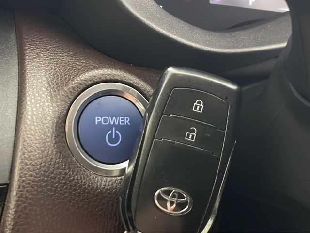 トヨタ ヤリスクロス ハイブリッド Z 秋田県 2021(令3)年 5.4万km ホワイトパールクリスタルシャイン 4WD/純正ディスプレイオーディオ/（AM/FM/Bluetooth）/バックカメラ/ハーフレザーシート/衝突軽減装置/レーンキープアシスト/横滑り防止装置/コーナーセンサー/クルーズコントロール/オートブレーキホールド/アイドリングストップ/ETC/社外ドライブレコーダー/ステアリングリモコン/前席シートヒーター/前席エアシート/電動パーキングブレーキ/LEDヘッドライト/オートライト/オートハイビーム/プッシュスタート/スマートキー/純正アルミホイール/純正フロアマット/電動格納ミラー/サイドバイザー