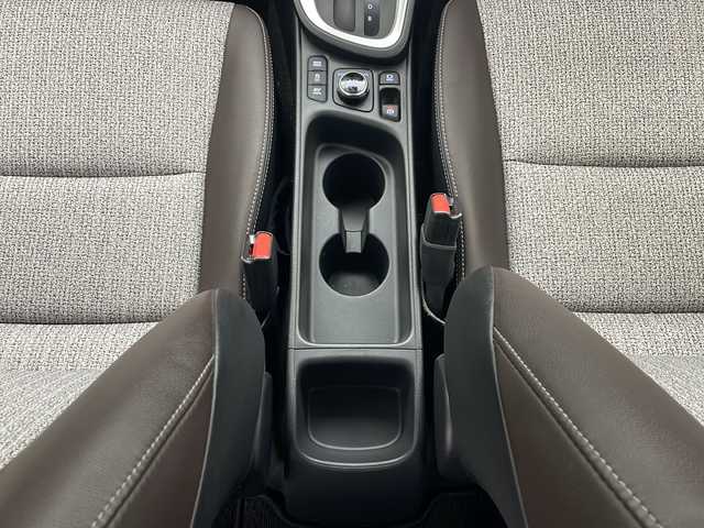 トヨタ ヤリスクロス ハイブリッド Z 秋田県 2021(令3)年 5.4万km ホワイトパールクリスタルシャイン 4WD/純正ディスプレイオーディオ/（AM/FM/Bluetooth）/バックカメラ/ハーフレザーシート/衝突軽減装置/レーンキープアシスト/横滑り防止装置/コーナーセンサー/クルーズコントロール/オートブレーキホールド/アイドリングストップ/ETC/社外ドライブレコーダー/ステアリングリモコン/前席シートヒーター/前席エアシート/電動パーキングブレーキ/LEDヘッドライト/オートライト/オートハイビーム/プッシュスタート/スマートキー/純正アルミホイール/純正フロアマット/電動格納ミラー/サイドバイザー