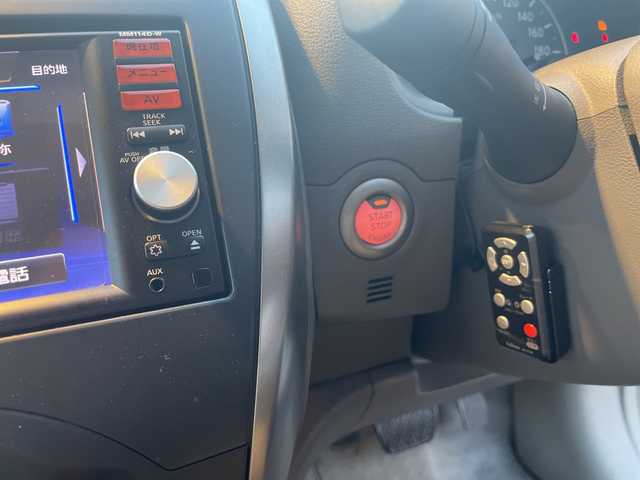 日産 マーチ 12X Vセレクション 大阪府 2015(平27)年 5.1万km ブリリアントホワイトパール /禁煙車//ワンオーナー車//ディーラーオプションSDナビ/・FM・AM・フルセグTV・SD・CD・AUX・USB//バックカメラ//前後ドライブレコーダー//レーダー探知機//プラズマクラスター一体型ルームランプ//スマートキー//プッシュスタート//アイドリングストップ//電動格納ミラー//社外14インチアルミホイール//社外LEDヘッドライトバルブ//保証書//取扱説明書//スペアキー