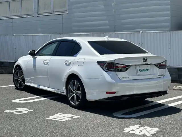レクサス ＧＳ 300h 富山県 2018(平30)年 4.9万km ソニッククォーツ 純正SDナビ（AM/FM/CD/DVD）/Bluetooth/フルセグTV/バッグカメラ/純正ドライブレコーダー（前方のみ）/ビルトインETC2.0/レーダークルーズコントロール/衝突被害軽減システム/横滑り防止装置/パドルシフト/車線逸脱防止機能/ステアリングヒーター/サンルーフ/パワーシート（D/N席）/シートヒーター（D/N席）/純正フロアマット/コーナーセンサー前後/電格ミラー/LEDヘッドライト/オートライト/オートハイビーム/プッシュスタート/スマートキー×２/カードキー/取扱説明書/保証書