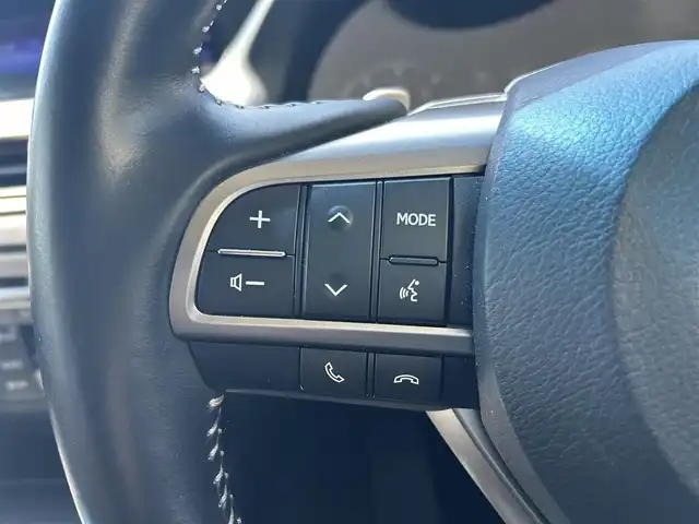 レクサス ＧＳ 300h 富山県 2018(平30)年 4.9万km ソニッククォーツ 純正SDナビ（AM/FM/CD/DVD）/Bluetooth/フルセグTV/バッグカメラ/純正ドライブレコーダー（前方のみ）/ビルトインETC2.0/レーダークルーズコントロール/衝突被害軽減システム/横滑り防止装置/パドルシフト/車線逸脱防止機能/ステアリングヒーター/サンルーフ/パワーシート（D/N席）/シートヒーター（D/N席）/純正フロアマット/コーナーセンサー前後/電格ミラー/LEDヘッドライト/オートライト/オートハイビーム/プッシュスタート/スマートキー×２/カードキー/取扱説明書/保証書
