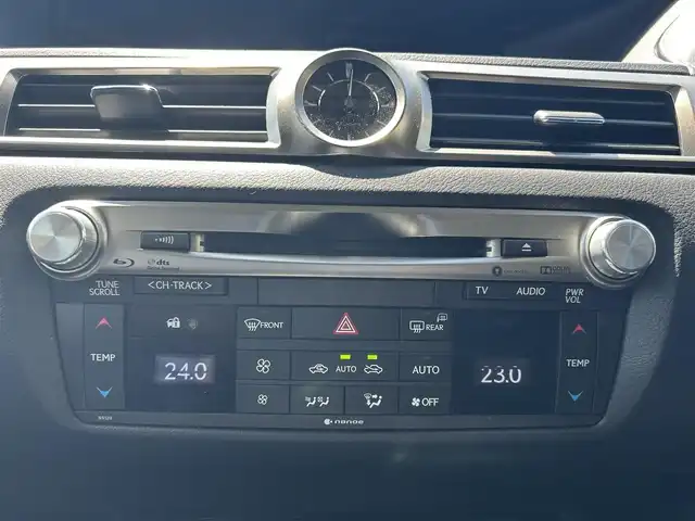 レクサス ＧＳ 300h 富山県 2018(平30)年 4.9万km ソニッククォーツ 純正SDナビ（AM/FM/CD/DVD）/Bluetooth/フルセグTV/バッグカメラ/純正ドライブレコーダー（前方のみ）/ビルトインETC2.0/レーダークルーズコントロール/衝突被害軽減システム/横滑り防止装置/パドルシフト/車線逸脱防止機能/ステアリングヒーター/サンルーフ/パワーシート（D/N席）/シートヒーター（D/N席）/純正フロアマット/コーナーセンサー前後/電格ミラー/LEDヘッドライト/オートライト/オートハイビーム/プッシュスタート/スマートキー×２/カードキー/取扱説明書/保証書
