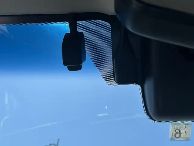レクサス ＧＳ 300h 富山県 2018(平30)年 4.9万km ソニッククォーツ 純正SDナビ（AM/FM/CD/DVD）/Bluetooth/フルセグTV/バッグカメラ/純正ドライブレコーダー（前方のみ）/ビルトインETC2.0/レーダークルーズコントロール/衝突被害軽減システム/横滑り防止装置/パドルシフト/車線逸脱防止機能/ステアリングヒーター/サンルーフ/パワーシート（D/N席）/シートヒーター（D/N席）/純正フロアマット/コーナーセンサー前後/電格ミラー/LEDヘッドライト/オートライト/オートハイビーム/プッシュスタート/スマートキー×２/カードキー/取扱説明書/保証書