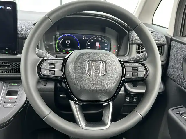 ホンダ ステップワゴン eHEV エアー EX 香川県 2025(令7)年 0.1千km クリスタルブラックパール 登録時走行距離：4km/純正11.4型SDナビゲーション/→フルセグTV/→CD/DVD再生/バックカメラ/ETC2.0/ステアリングリモコン/レーダークルーズコントロール/オットマン/両側パワースライドドア/純正16型アルミホイール/前後コーナーセンサー/LEDオートライト/フォグランプ/オートハイビーム/プッシュスタート/スマートキー/スペアキー