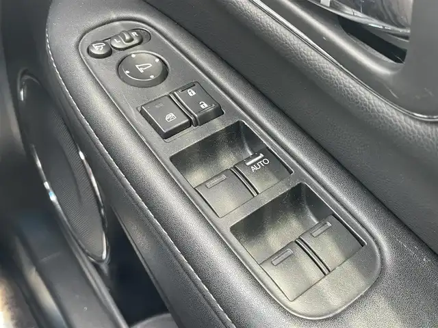ホンダ ヴェゼル ハイブリッド モデューロ X ホンダセンシング 千葉県 2020(令2)年 5.7万km プレミアムクリスタルブルークリスタル ホンダセンシング/純正7インチSDナビ/フルセグTV/DVD/CD/BT/USB/iPod/AUX/ビルトインETC/D+N席シートヒーター/パドルシフト/ステアリングスイッチ/電動パーキングブレーキ/オートホールド/プラズマクラスター機能付きオートエアコン/LEDヘッドライト/オートライト/電動格納ミラー/オートミラー/ウインカーミラー/純正フロアマット/ドアバイザー