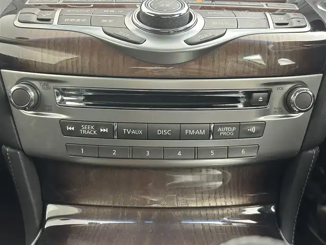 日産 フーガ 370GT FOUR 道央・札幌 2013(平25)年 7.7万km クリスタルホワイトパール ・４WD/・純正メモリナビ/・CD//BT/AUX/ワンセグTV/・バックカメラ/・ドライブレコーダー（前方のみ）/・ビルトインETC/・インテリジェントブレーキアシスト/・クルーズコントロール/・横滑り防止装置/・ステアリングスイッチ/・オートライト/・フォグランプ/・キセノンヘッドライト/・レザーシート/・D＋N席パワーシート（D席メモリ付き）/・D＋N席ベンチレーションシート/・D+N席シートヒーター/・オットマン/・プッシュスタート/・スマートキー/・スペアキー/・純正エンジンスターター/・社外21インチAW/・社外17インチAW＋スタッドレスタイヤ積込/・純正18インチAW＋夏タイヤ積込/・純正サスペンション積込/・純正フロアマット/・ドアバイザー/・保証書/・取扱説明書