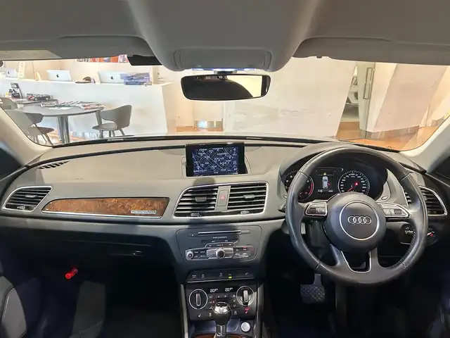 アウディ Ｑ３ 2．0 TFSI クワトロ 180PS 道央・札幌 2017(平29)年 6.2万km ミトスブラックメタリック メタリックペイント/レザーパッケージ/　・ファインナッパレザーシート/　・シートヒーター/　・デコラティブパネルウォルナットバルサミックブラウン/バックカメラ/MMIナビゲーション/　・フルセグTV/　・CD/DVD/SD/Bluetooth/ETC