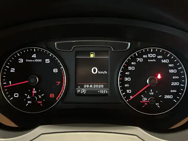 アウディ Ｑ３ 2．0 TFSI クワトロ 180PS 道央・札幌 2017(平29)年 6.2万km ミトスブラックメタリック メタリックペイント/レザーパッケージ/　・ファインナッパレザーシート/　・シートヒーター/　・デコラティブパネルウォルナットバルサミックブラウン/バックカメラ/MMIナビゲーション/　・フルセグTV/　・CD/DVD/SD/Bluetooth/ETC