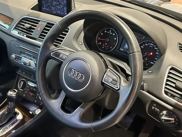 アウディ Ｑ３ 2．0 TFSI クワトロ 180PS 道央・札幌 2017(平29)年 6.2万km ミトスブラックメタリック メタリックペイント/レザーパッケージ/　・ファインナッパレザーシート/　・シートヒーター/　・デコラティブパネルウォルナットバルサミックブラウン/バックカメラ/MMIナビゲーション/　・フルセグTV/　・CD/DVD/SD/Bluetooth/ETC