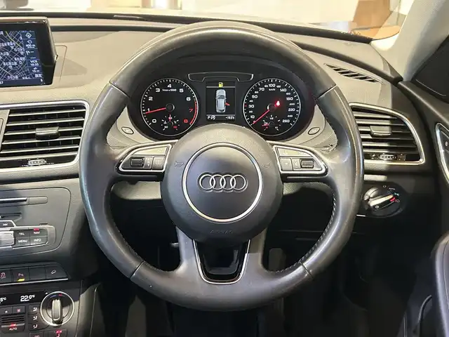 アウディ Ｑ３ 2．0 TFSI クワトロ 180PS 道央・札幌 2017(平29)年 6.2万km ミトスブラックメタリック メタリックペイント/レザーパッケージ/　・ファインナッパレザーシート/　・シートヒーター/　・デコラティブパネルウォルナットバルサミックブラウン/バックカメラ/MMIナビゲーション/　・フルセグTV/　・CD/DVD/SD/Bluetooth/ETC