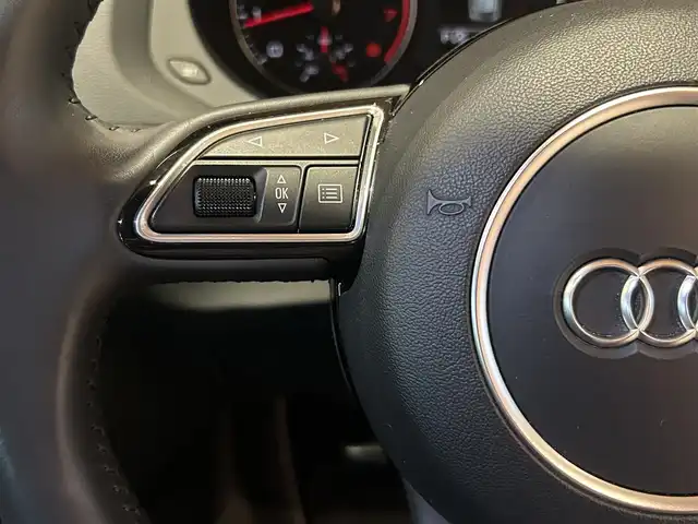 アウディ Ｑ３ 2．0 TFSI クワトロ 180PS 道央・札幌 2017(平29)年 6.2万km ミトスブラックメタリック メタリックペイント/レザーパッケージ/　・ファインナッパレザーシート/　・シートヒーター/　・デコラティブパネルウォルナットバルサミックブラウン/バックカメラ/MMIナビゲーション/　・フルセグTV/　・CD/DVD/SD/Bluetooth/ETC